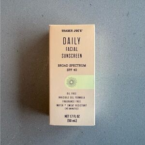 Trader Joe’s Daily Facial Sunscreen Broad Spectrum SPF 40 Oil Free (Sealed)
